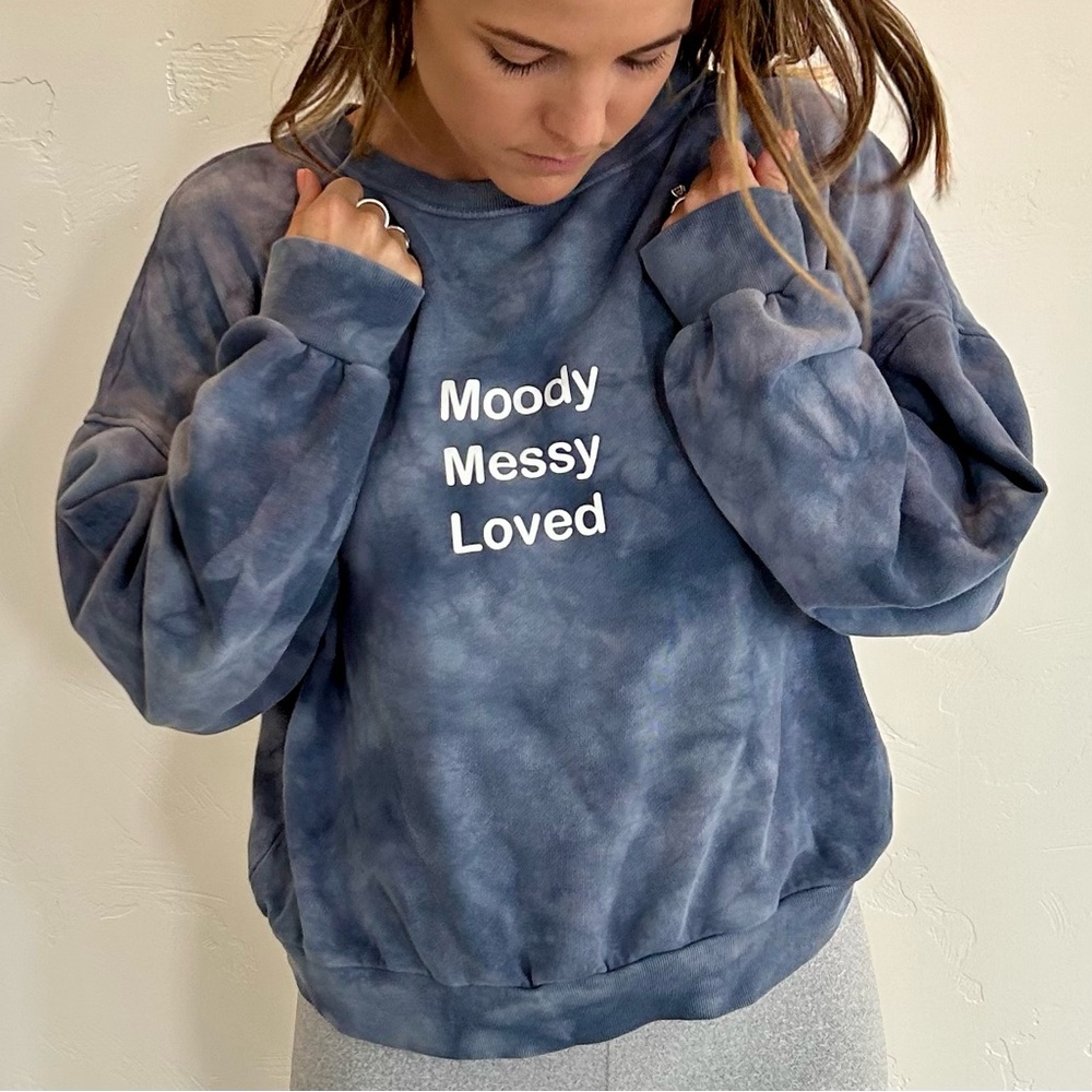 Retro and unique pullover 🌼 moody messy loved